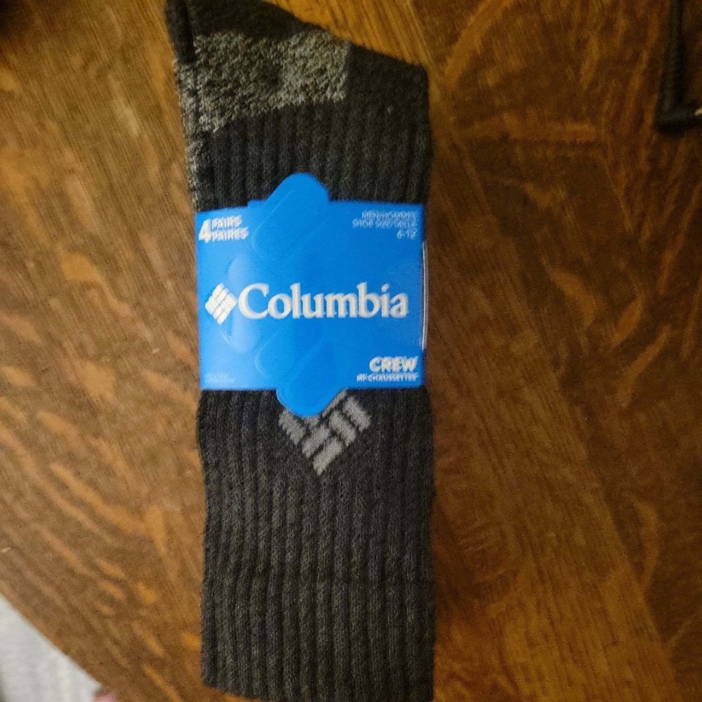 4 Pairs Columbia Mens Socks 6-12 NEW